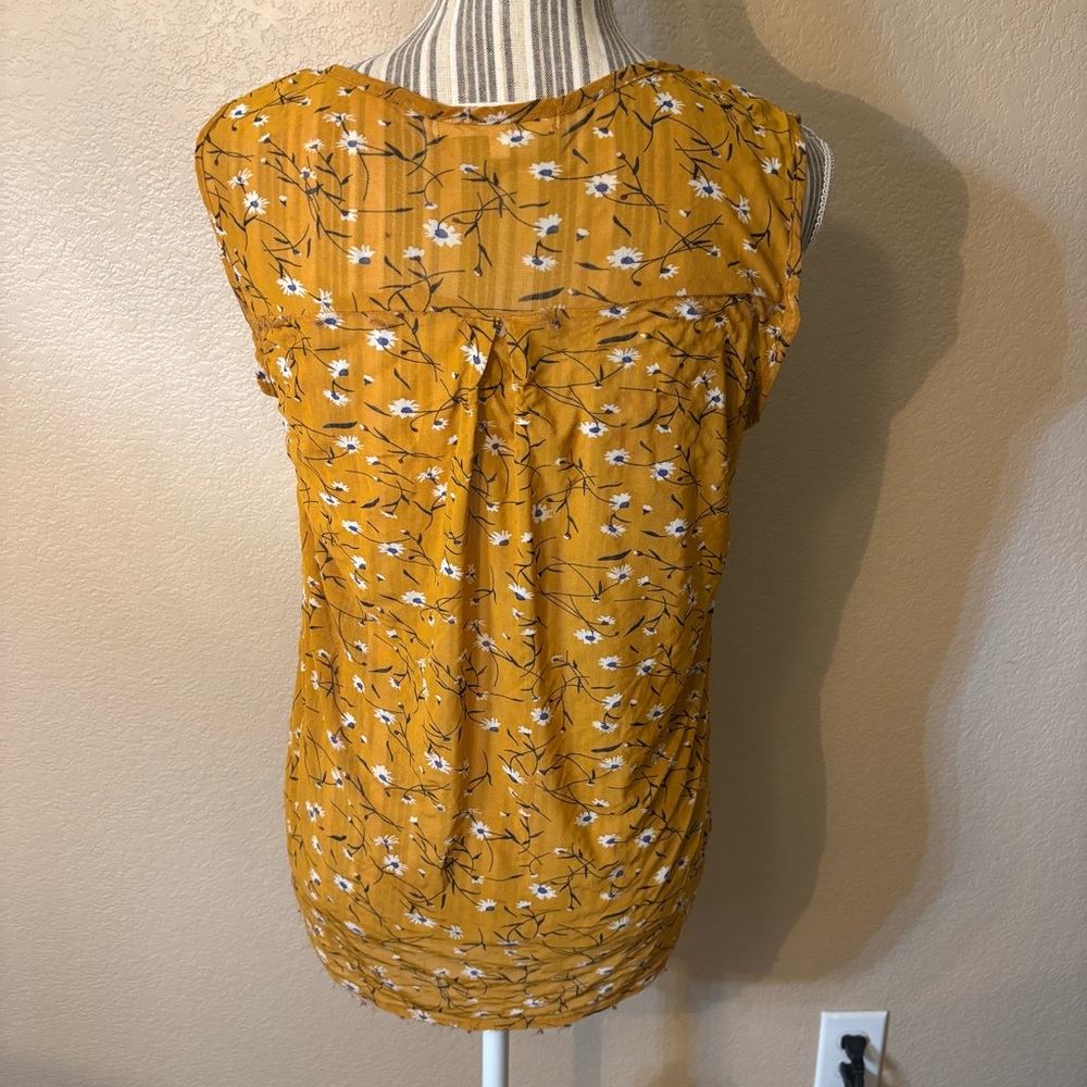 Eden & Olivia Blouse Medium Mustard Gold Floral White Sleeveless Buttons Boho - Picture 6 of 14